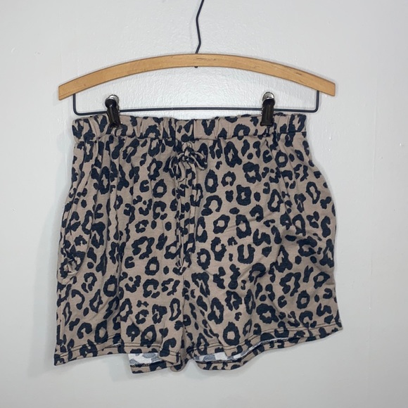 🍂Adorable Cheetah print lounge shorts! - Picture 2 of 10
